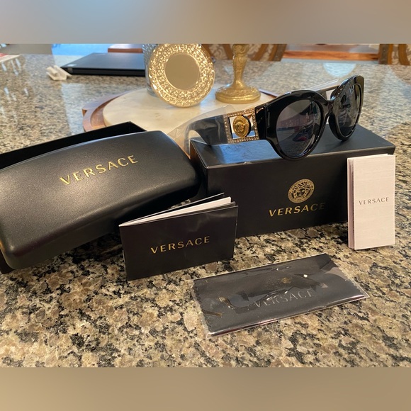 Authentic Versace Sunglasses New - Picture 3 of 11